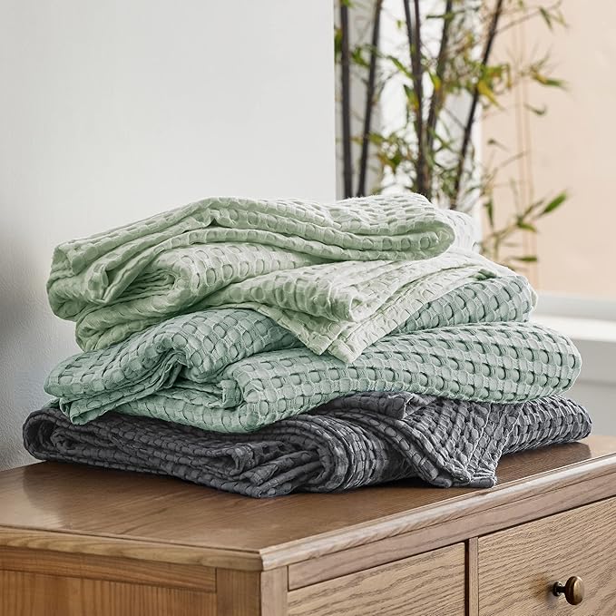 Bedsure Cooling Cotton Waffle King Size Blanket - Lightweight Breathable Summer Blanket of Rayon Derived from Bamboo for Hot Sleepers, Luxury Throws for Bed, Couch and Sofa, Dark Grey, 104x90 Inches