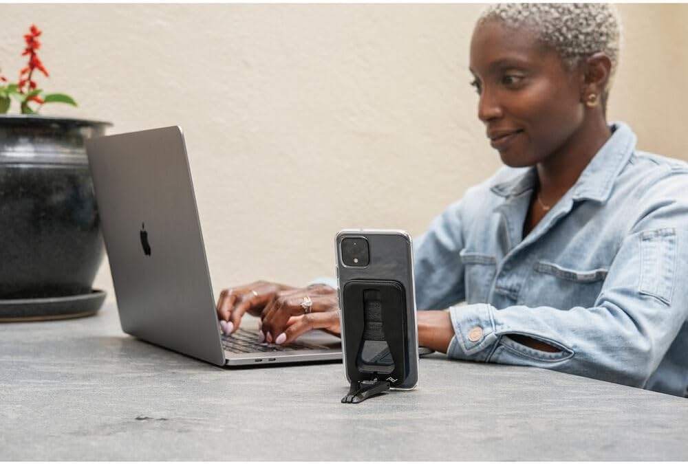 Peak Design Mobile Universal Adapter in Charcoal