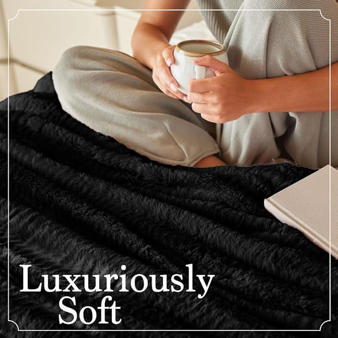 The Connecticut Home Co Throw Blanket for Couch, Soft Fluffy Room Decor, Cozy Warm Throws for Bed, Couches, Gifts for Women, Bedroom Cute Aesthetic Blankets Faux Fur and Sherpa,65x50, Black