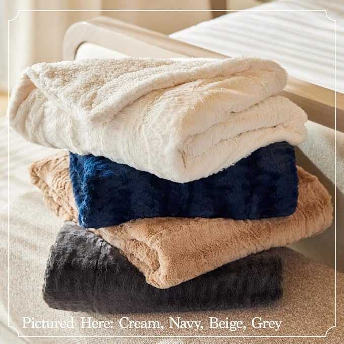 The Connecticut Home Co Throw Blanket for Couch, Soft Fluffy Room Decor, 70x60, Cozy Warm Throws for Bed, Couches, Gifts for Women, Bedroom Cute Aesthetic Blankets Faux Fur and Sherpa, Purple