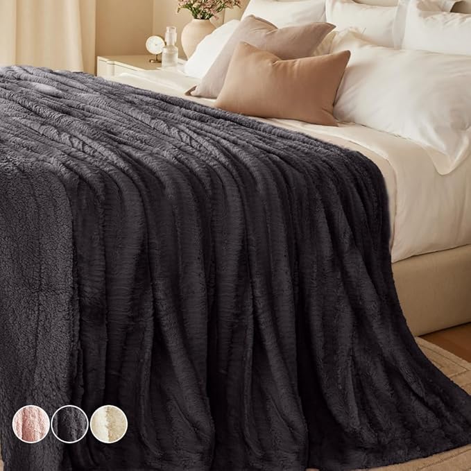 The Connecticut Home Co Bedding Blanket, King 108x90, Soft Fluffy Room Decor, Cozy Warm Throws for Bed, Gifts for Women, Bedroom Cute Aesthetic Blankets Faux Fur and Sherpa Gray