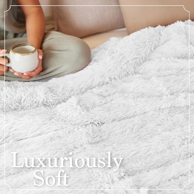 The Connecticut Home Co Throw Blanket Soft Fluffy Room Decor, Cozy Warm Throws for Bed, Couch, Gifts for Women, Bedroom Cute Aesthetic Blankets Shag and Sherpa, 65x50, White