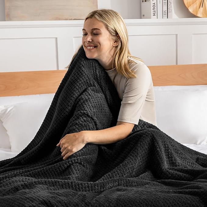 Exclusivo Mezcla Fleece Bed Blanket King Size, Super Soft and Warm Blankets for Couch, Sofa and Bed Waffle Textured, Cozy, Fuzzy and Lightweight (Black, 90x104 Inches)