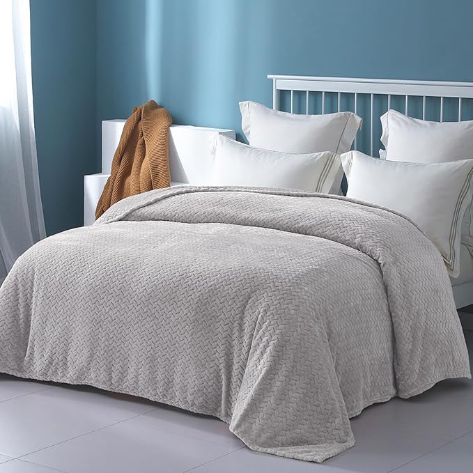 Exclusivo Mezcla Fleece Twin Size Blanket for Bed, 90x66 Inches Soft Cozy Jacquard Flannel Blankets, Lightweight Fuzzy Plush Warm for Winter, Light Grey