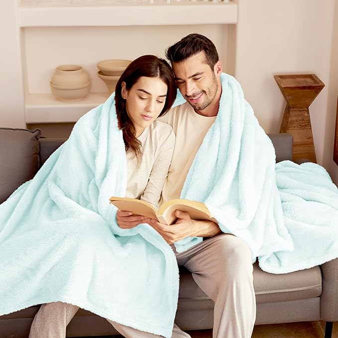 Exclusivo Mezcla Plush Fuzzy Fleece Throw Blanket Extra Large, Super Soft, Fluffy and Warm Blankets for Couch, Bed, Suitable for All Seasons (50x70 Inches, Mint Green)