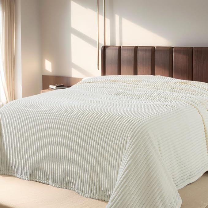Richave Cuddly Blanket Twin Size,Premium Lightweight Anti-Static Fluffy Fleece Blanket with Striped Pattern for Twin/Twin XL Extra Long Bed, 66x90 Inches,Cream