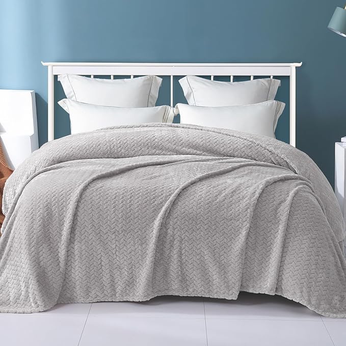 Exclusivo Mezcla Fleece King Size Blanket for Bed, 90x104 Inches Soft Cozy Jacquard Flannel Blankets, Lightweight Fuzzy Plush Warm for Winter, Light Grey