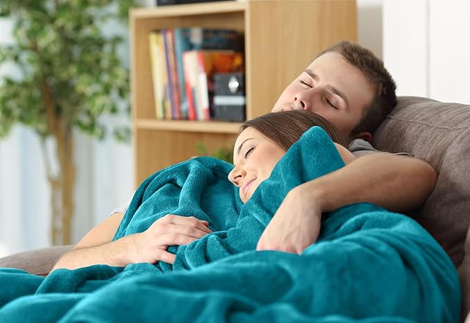 Utopia Bedding Fleece Blanket King Size Turquoise 300GSM Luxury Anti-Static Fuzzy Soft Microfiber Bed Blanket (90x102 Inch)