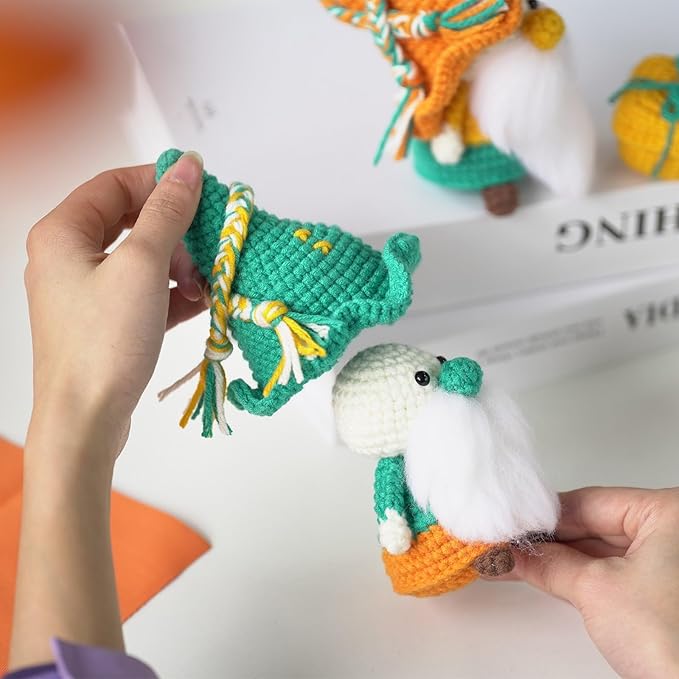 Wizardi Amigurumi DIY Crochet Kit - Gnomes F07N8-M163
