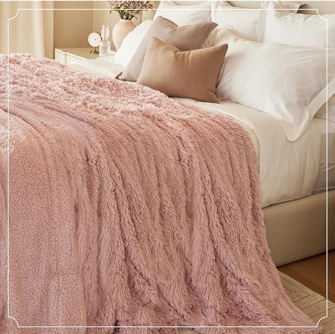 The Connecticut Home Co Bedding Blanket, Queen 90x90, Soft Fluffy Room Decor, Cozy Warm Throws for Bed, Gifts for Women, Bedroom Cute Aesthetic Blankets Shag and Sherpa Dusty Rose