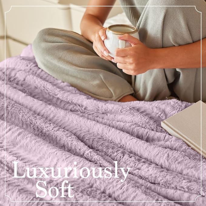 The Connecticut Home Co Throw Blanket for Couch, Soft Fluffy Room Decor, 70x60, Cozy Warm Throws for Bed, Couches, Gifts for Women, Bedroom Cute Aesthetic Blankets Faux Fur and Sherpa, Purple
