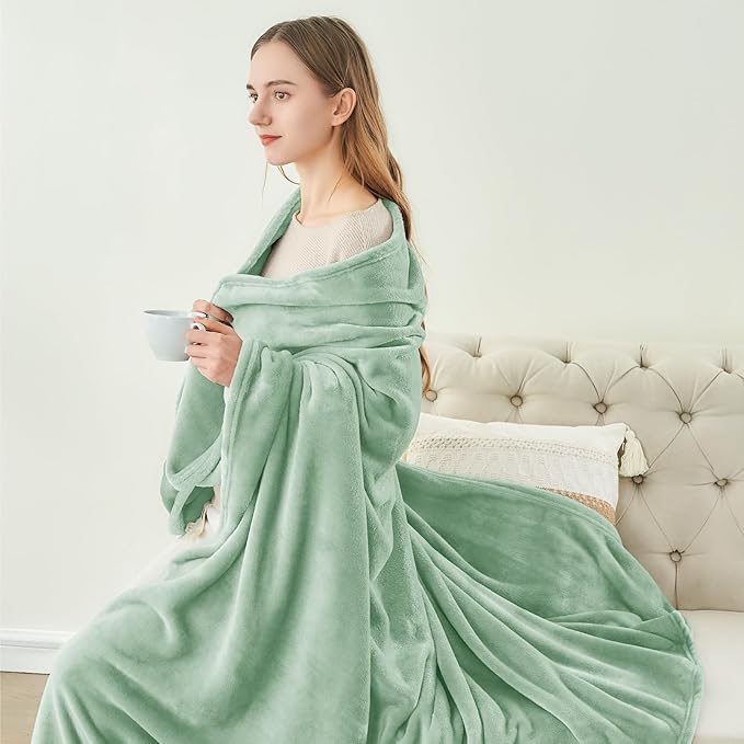 BEDELITE Fleece Blankets Queen Size Mint Green Throw Blankets for Bed, Luxury Plush Cozy Fuzzy Blanket 90x90 inches, Super Soft Warm Lightweight Throw Blanket All Seasons Suitable