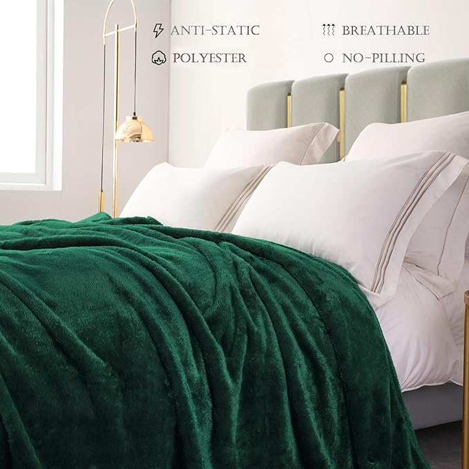 Exclusivo Mezcla Plush Fuzzy Fleece Bed Blanket King Size, Super Soft, Fluffy and Warm Blankets, Suitable for All Seasons (Forest Green, 90x104 Inches)