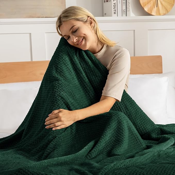Exclusivo Mezcla Fleece Bed Blanket Queen Size, Super Soft and Warm Blankets for Couch, Sofa and Bed Waffle Textured, Cozy, Fuzzy and Lightweight (Forest Green, 90x90 Inches)