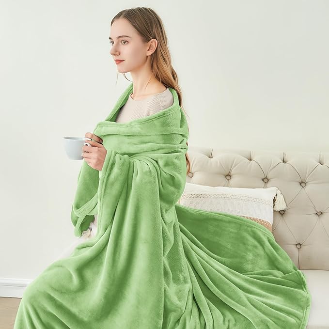 BEDELITE Fleece Blanket Twin Size Grass Green Throw Blankets for Couch & Bed, Luxury Plush Cozy Fuzzy Blanket 60x80 inches, Super Soft Warm Lightweight Throw Blanket for Travel Camping