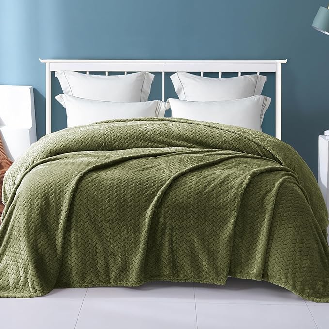 Exclusivo Mezcla Fleece King Size Blanket for Bed, 90x104 Inches Soft Cozy Jacquard Flannel Blankets, Lightweight Fuzzy Plush Warm for Winter, Olive Green
