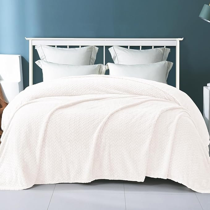 Exclusivo Mezcla Fleece King Size Blanket for Bed, 90x104 Inches Soft Cozy Jacquard Flannel Blankets, Lightweight Fuzzy Plush Warm for Winter, Off White