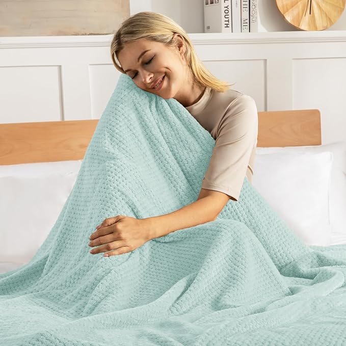 Exclusivo Mezcla Fleece Bed Blanket Twin Size, Super Soft and Warm Blankets for Couch, Sofa and Bed Waffle Textured, Cozy, Fuzzy and Lightweight (Mint Green, 60x80 inches)