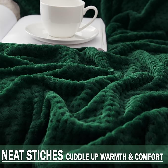 Exclusivo Mezcla Fleece Bed Blanket Queen Size, Super Soft and Warm Blankets for Couch, Sofa and Bed Waffle Textured, Cozy, Fuzzy and Lightweight (Forest Green, 90x90 Inches)