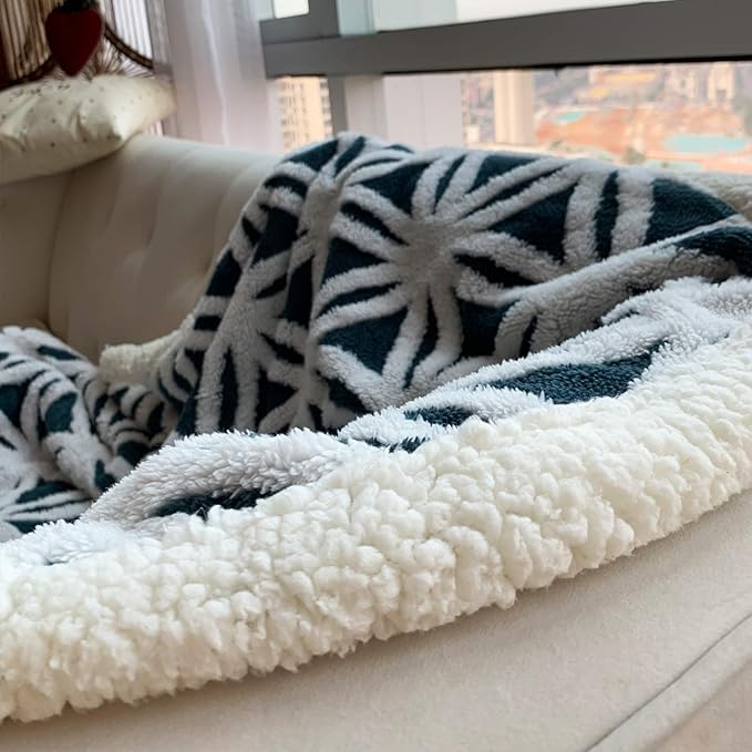 LOMAO Sherpa Fleece Blanket Fuzzy Soft Throw Blanket Dual Sided Blanket for Couch Sofa Bed (Navy, 90''x110'')