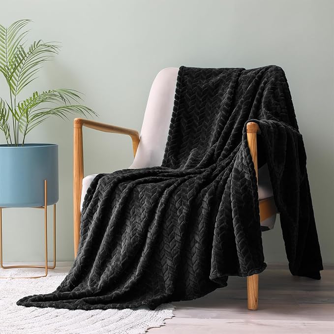 Exclusivo Mezcla Fleece Throw Blanket for Couch, 50x70 Inches Soft Cozy Jacquard Flannel Blankets, Lightweight Fuzzy Plush Warm Throws for Winter, Black