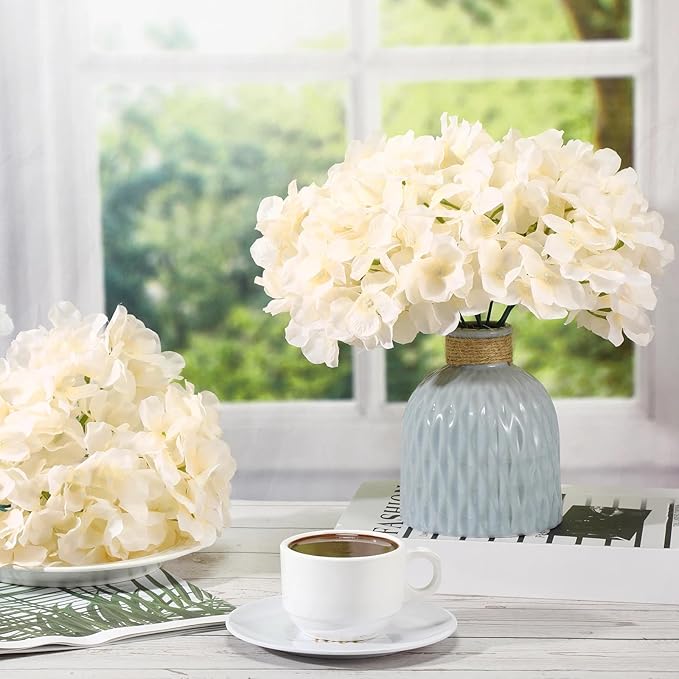 Zeyune 200 Pcs Hydrangea Artificial Flowers, Silk Flower Heads with Stems, Fake Hydrangea Bouquet for Wedding Arch Centerpiece DIY Floral Home Decoration (Champagne)