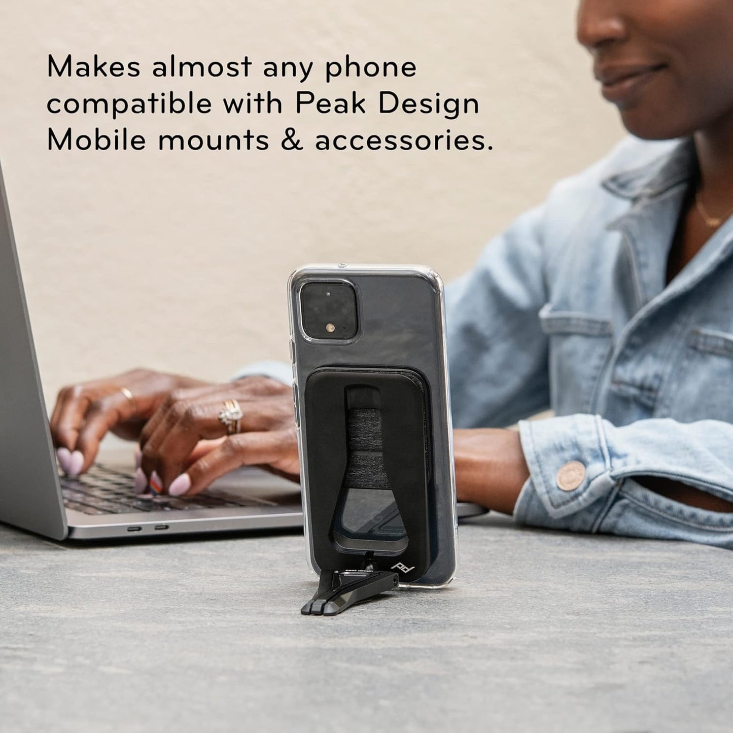 Peak Design Mobile Universal Adapter in Charcoal