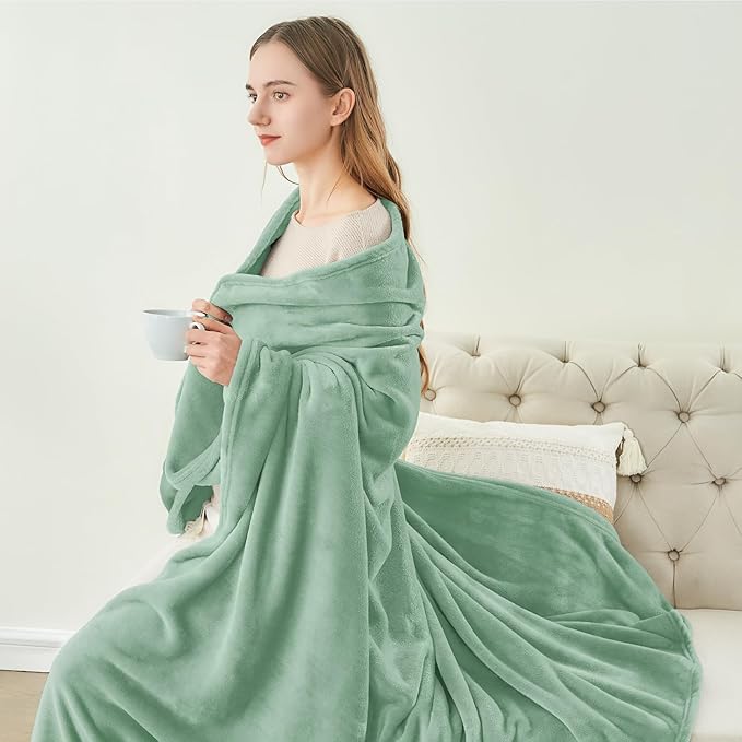 BEDELITE Fleece Blanket Twin Size Dusty Green Throw Blankets for Couch & Bed, Luxury Plush Cozy Fuzzy Blanket 60x80 inches, Super Soft Warm Lightweight Throw Blanket for Travel Camping