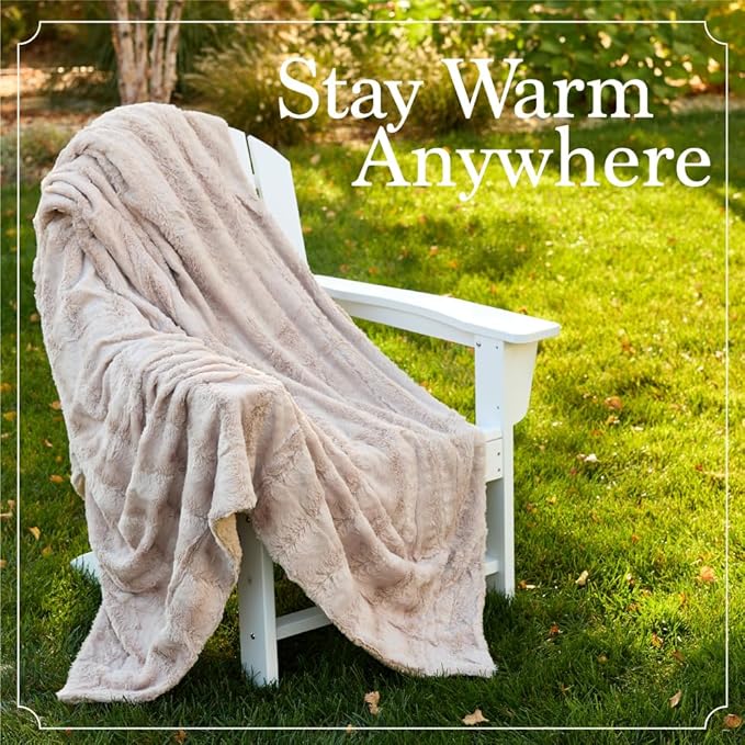 The Connecticut Home Co Throw Blanket for Couch, Soft Fluffy Room Decor, 70x60, Cozy Warm Throws for Bed, Couches, Gifts for Women, Bedroom Cute Aesthetic Blankets Faux Fur and Sherpa, Purple