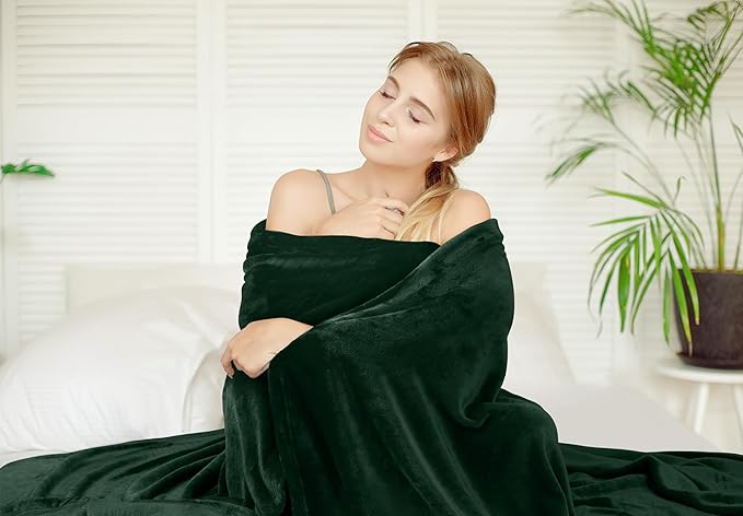 Utopia Bedding Fleece Blanket Twin Size Forest Green 300GSM Luxury Anti-Static Fuzzy Soft Microfiber Bed Blanket (60x80 Inch)