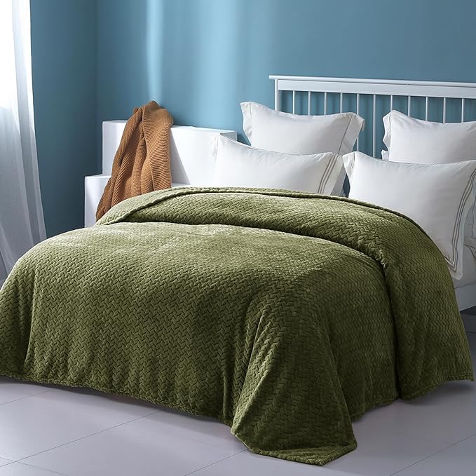 Exclusivo Mezcla Fleece King Size Blanket for Bed, 90x104 Inches Soft Cozy Jacquard Flannel Blankets, Lightweight Fuzzy Plush Warm for Winter, Olive Green