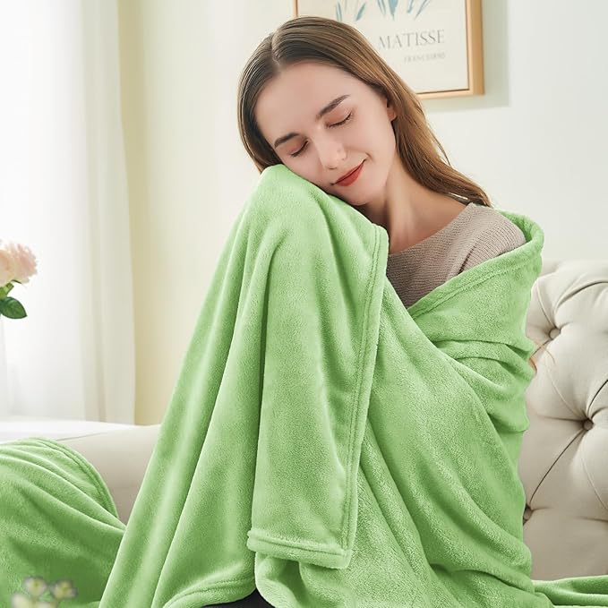 BEDELITE Fleece Blanket Twin Size Grass Green Throw Blankets for Couch & Bed, Luxury Plush Cozy Fuzzy Blanket 60x80 inches, Super Soft Warm Lightweight Throw Blanket for Travel Camping
