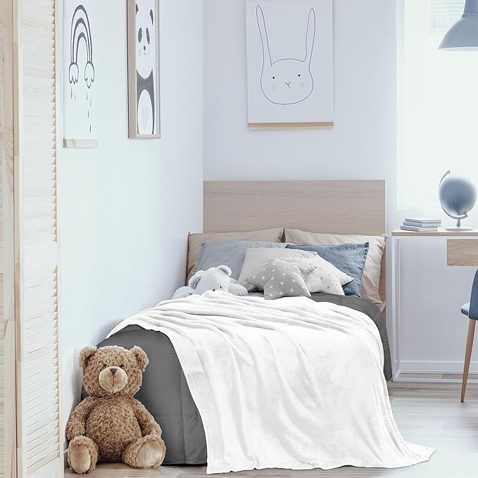 Utopia Bedding Fleece Blanket Twin Size White 300GSM Luxury Anti-Static Fuzzy Soft Microfiber Bed Blanket (60x80 Inch)