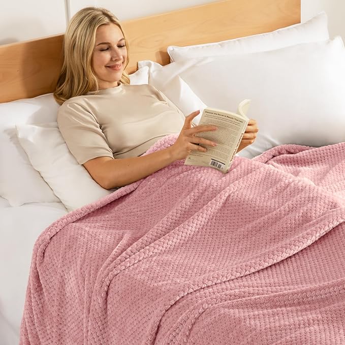 Exclusivo Mezcla Fleece Bed Blanket Twin Size, Super Soft and Warm Blankets for Couch, Sofa and Bed Waffle Textured, Cozy, Fuzzy and Lightweight (Dusty Pink, 60x80 inches)