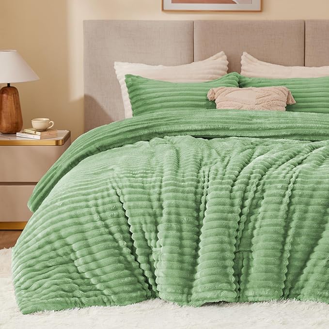 BEDELITE Fleece King Comforter Set -Super Soft & Warm Fluffy Green Bedding, Luxury Fuzzy Heavy Bed Set for Winter with 2 Pillow Cases