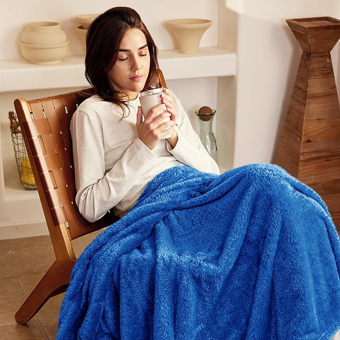 Exclusivo Mezcla Plush Fuzzy Fleece Bed Blanket Twin Size, Super Soft, Fluffy and Warm Blankets, Suitable for All Seasons (Cobalt Blue, 90x66 Inches)