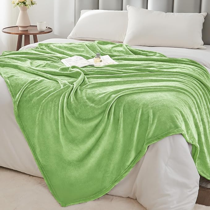 BEDELITE Fleece Blanket Twin Size Grass Green Throw Blankets for Couch & Bed, Luxury Plush Cozy Fuzzy Blanket 60x80 inches, Super Soft Warm Lightweight Throw Blanket for Travel Camping