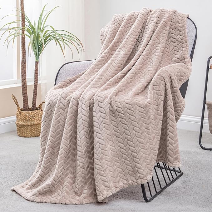 Exclusivo Mezcla Fleece Throw Blanket for Couch, 50x70 Inches Soft Cozy Jacquard Flannel Blankets, Lightweight Fuzzy Plush Warm Throws for Winter,Camel