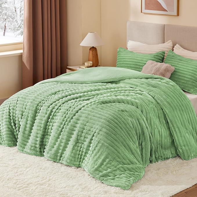 BEDELITE Fleece King Comforter Set -Super Soft & Warm Fluffy Green Bedding, Luxury Fuzzy Heavy Bed Set for Winter with 2 Pillow Cases