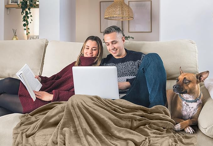 Utopia Bedding Fleece Blanket Twin Size Camel 300GSM Luxury Anti-Static Fuzzy Soft Microfiber Bed Blanket (60x80 Inch)