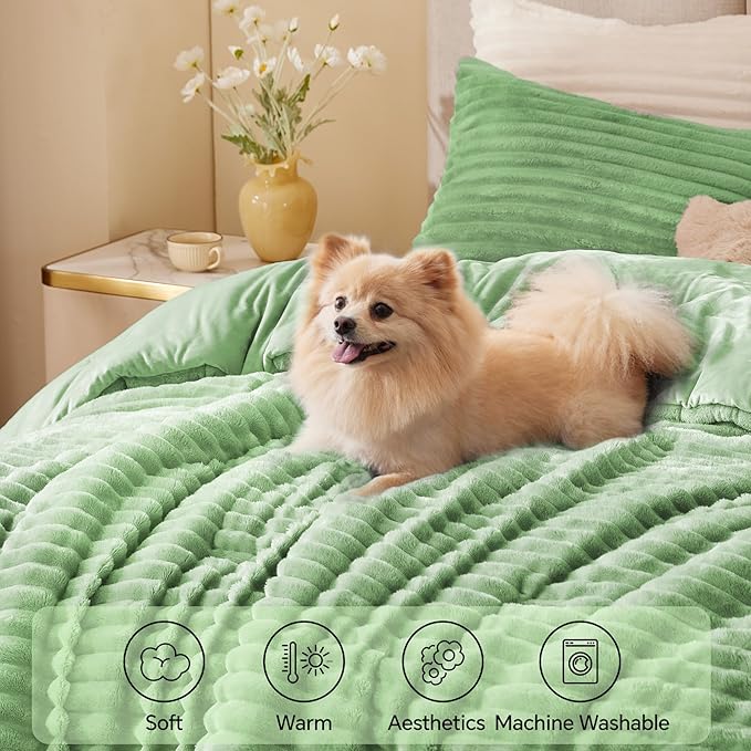 BEDELITE Fleece King Comforter Set -Super Soft & Warm Fluffy Green Bedding, Luxury Fuzzy Heavy Bed Set for Winter with 2 Pillow Cases