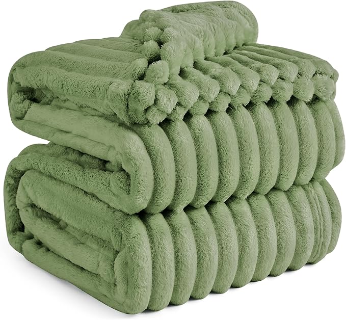 Bedsure GentleSoft Reseda Full Blanket for Couch - Cozy Soft Blankets for Women, Cute Small Fleece Throws for Girls, Birthday Gifts for Women Decor Gifts for Mom, 84x90 Inches
