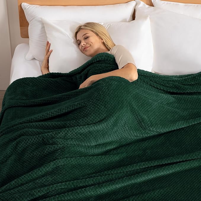 Exclusivo Mezcla Fleece Bed Blanket Queen Size, Super Soft and Warm Blankets for Couch, Sofa and Bed Waffle Textured, Cozy, Fuzzy and Lightweight (Forest Green, 90x90 Inches)