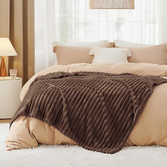 Bedsure GentleSoft Fondue Fudge Twin XL Blanket for Bed - Cozy Soft Blankets for Women, Cute Small Fleece Throws for Girls, Birthday Gifts for Women Day Decor Gifts for Mom, 66x90 Inches