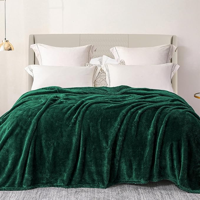Exclusivo Mezcla Plush Fuzzy Fleece Bed Blanket King Size, Super Soft, Fluffy and Warm Blankets, Suitable for All Seasons (Forest Green, 90x104 Inches)