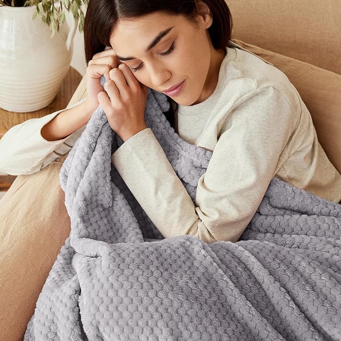 Exclusivo Mezcla Fleece Bed Blanket Twin Size, Super Soft and Warm Blankets for Couch, Sofa and Bed Waffle Textured, Cozy, Fuzzy and Lightweight (Light Grey, 60x80 inches)
