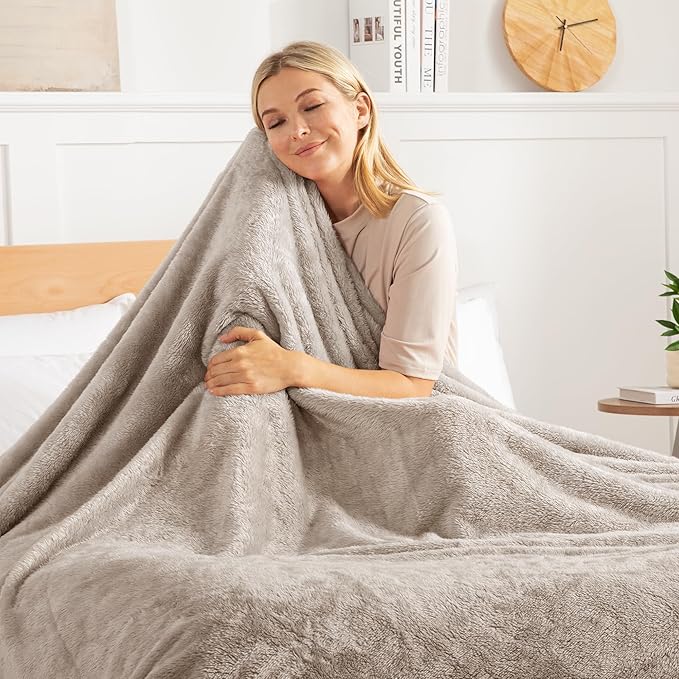 Exclusivo Mezcla Plush Fuzzy Fleece Bed Blanket King Size, Super Soft, Fluffy and Warm Blankets, Suitable for All Seasons (Camel, 90x104 Inches)