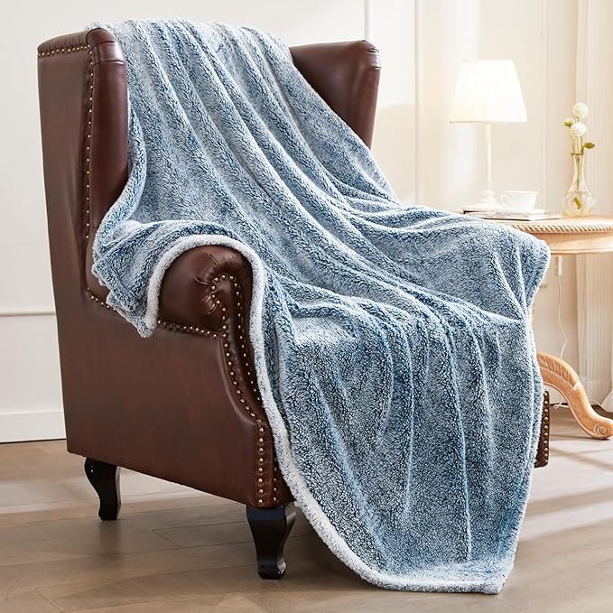 Exclusivo Mezcla Plush Fuzzy Fleece Bed Blanket King Size, Super Soft, Fluffy and Warm Blankets, Suitable for All Seasons (Mixed Teal, 90x104 Inches)