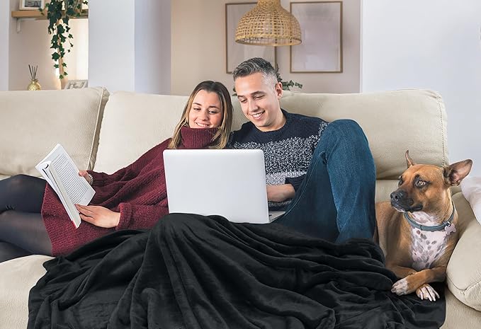 Utopia Bedding Fleece Blanket Twin Size Black 300GSM Luxury Anti-Static Fuzzy Soft Microfiber Bed Blanket (60x80 Inch)