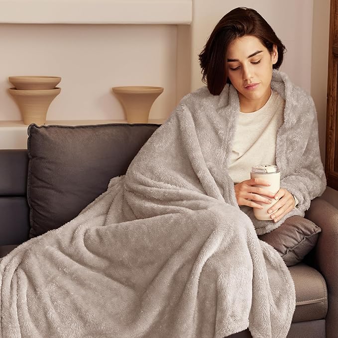 Exclusivo Mezcla Plush Fuzzy Fleece Bed Blanket King Size, Super Soft, Fluffy and Warm Blankets, Suitable for All Seasons (Camel, 90x104 Inches)